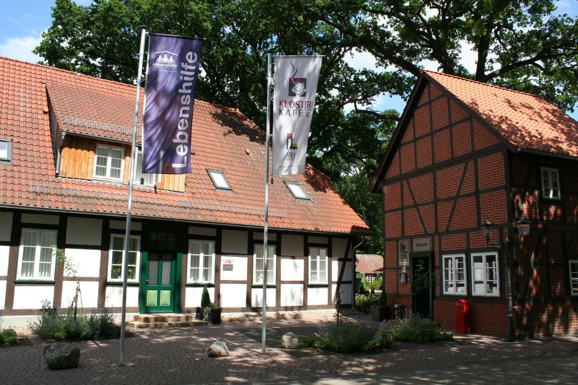 Hotel Am Kloster Wienhausen Exteriör bild